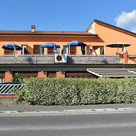Hotel Sole Marina di Massa Zewnętrze zdjęcie