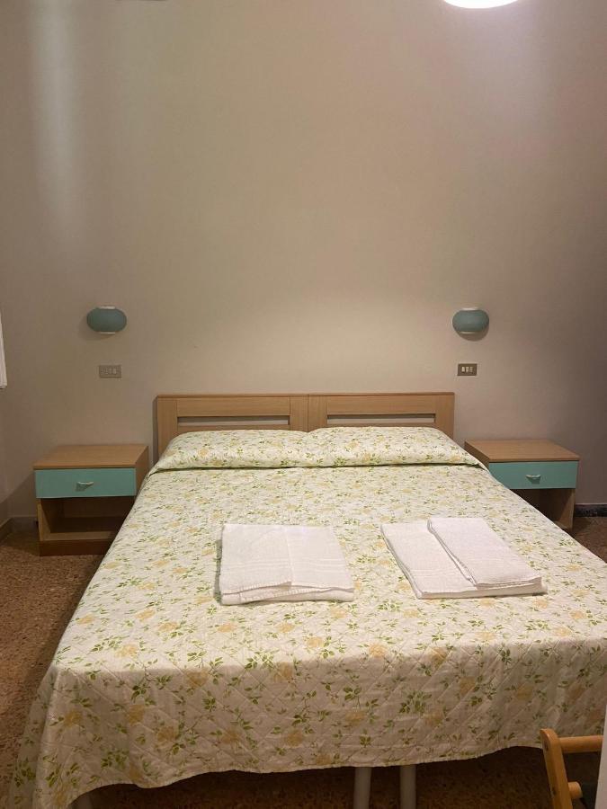 Hotel Sole Marina di Massa Zewnętrze zdjęcie