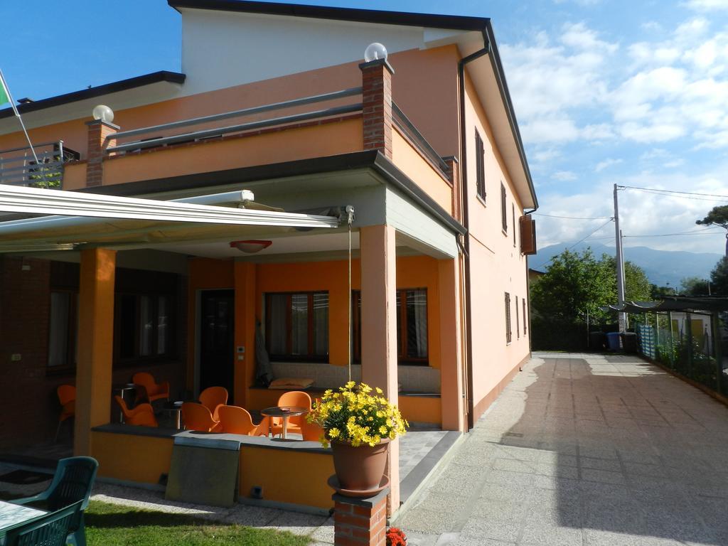 Hotel Sole Marina di Massa Zewnętrze zdjęcie