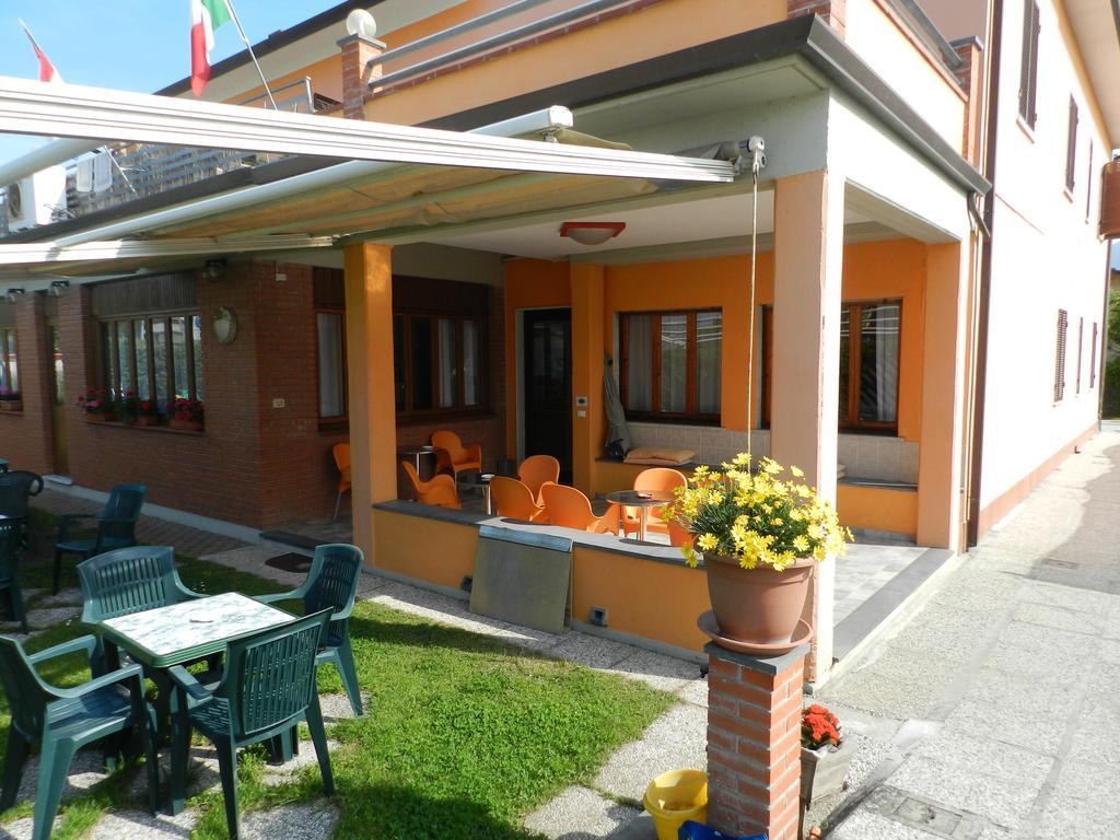 Hotel Sole Marina di Massa Zewnętrze zdjęcie